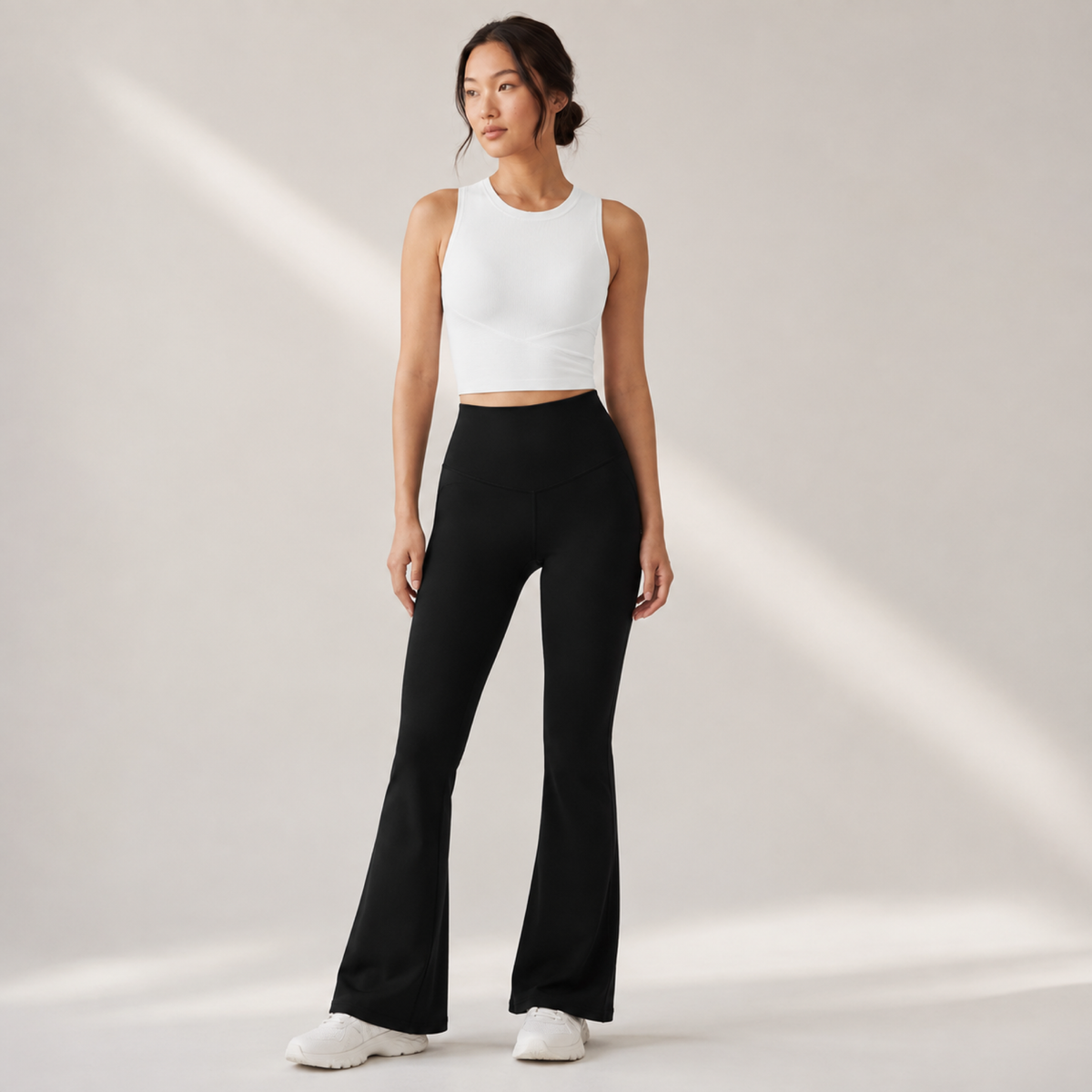 Velvet model | High-Rise Flared Yoga Pants | Black | high-rise-flared-yoga-pants-black-front-v5-1x1.png 主圖